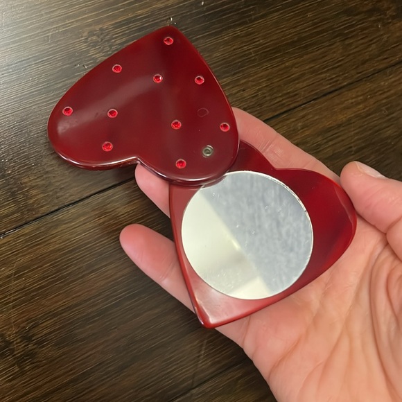 Heart Compact/Mirror - Picture 2 of 4